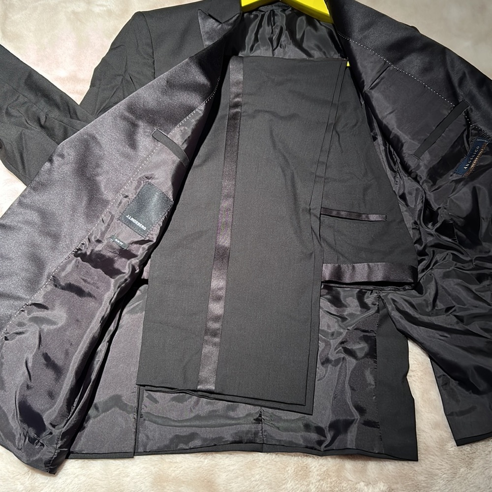NWOT- J. LINDEBERG Black Tux - - Picture 6 of 16